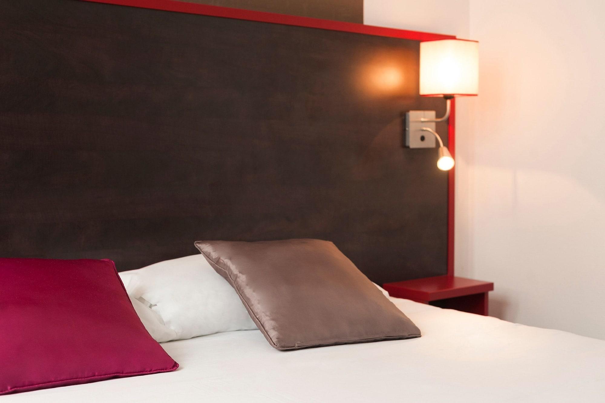 The Originals City, Hotel Le Cheval Rouge, Tours Ouest Villandry Bagian luar foto